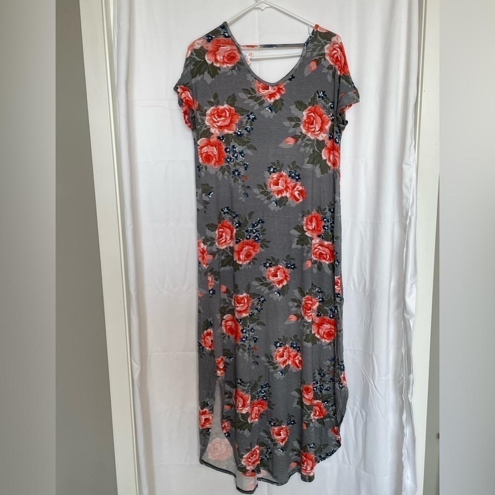 Lularoe/Macy V-Neck Maxi Dress​​​​​​​​​​​​